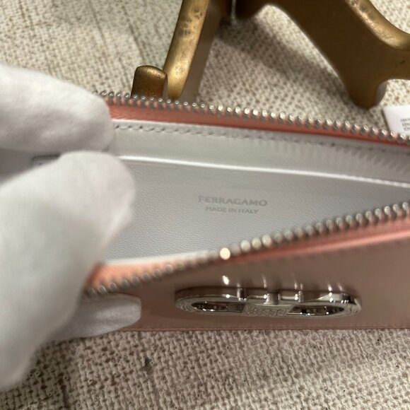 Ferragamo Calfskin Gancini Card Holder Nylund Pink - Picture 3 of 5